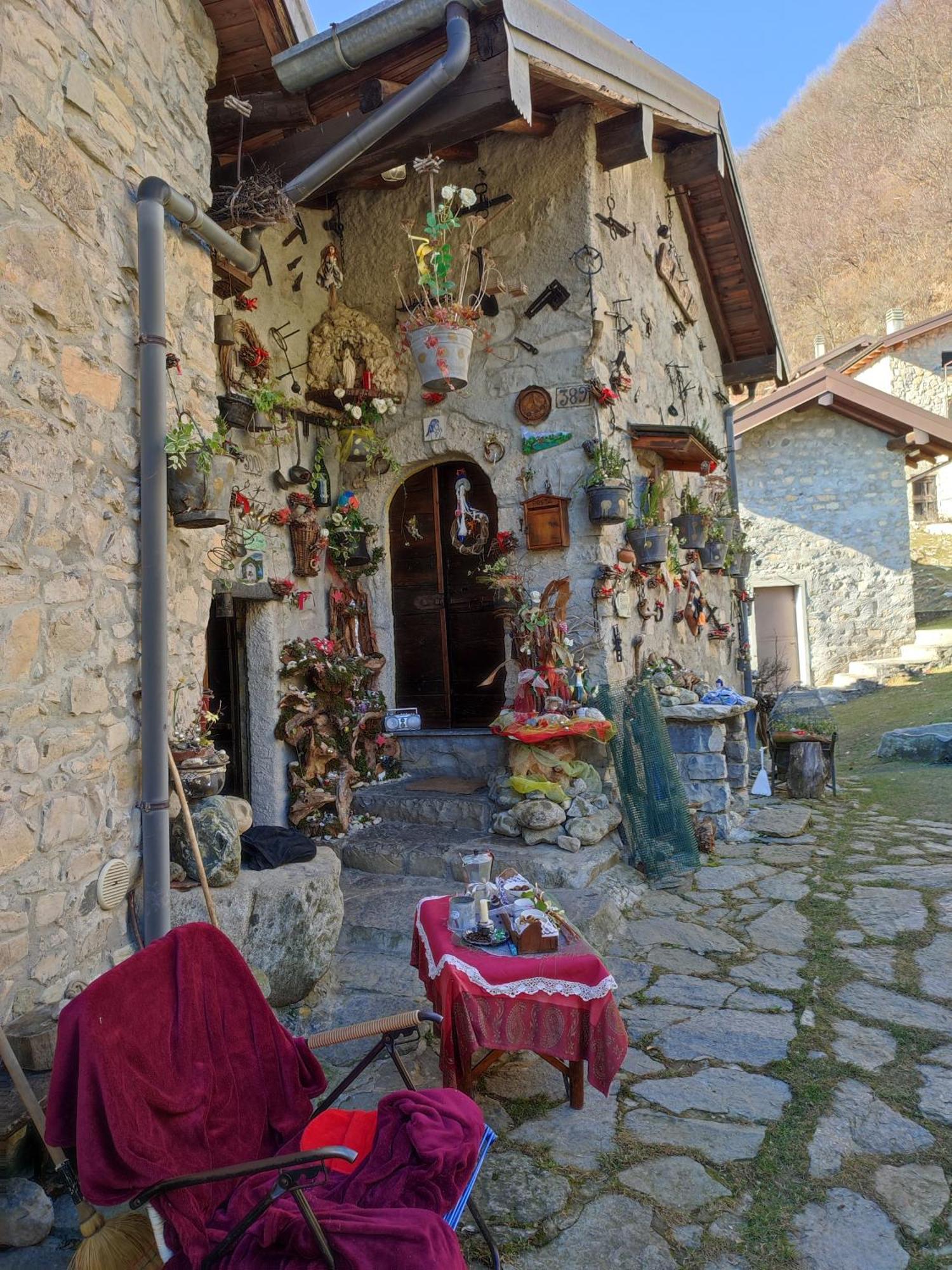 דירות Castiglione dʼIntelvi Casa Olmi Dependance מראה חיצוני תמונה
